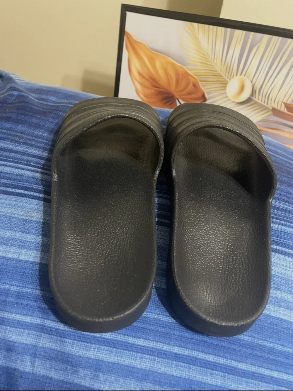adidas lightweight slide